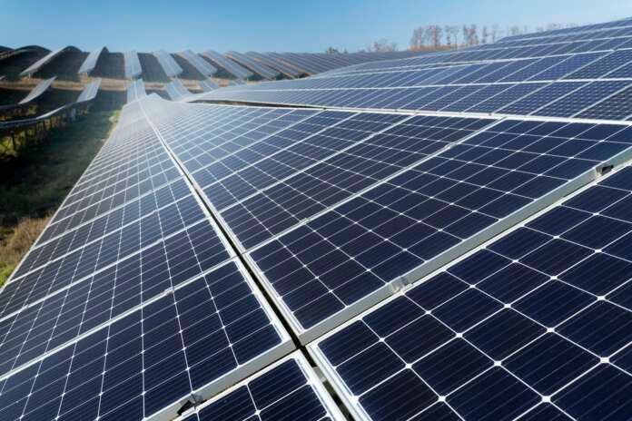 Sistemas fotovoltaicos crescem em cenário tecnológico