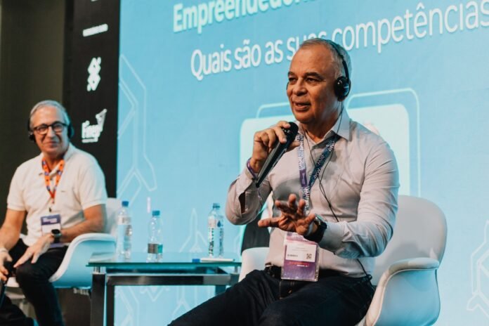 RIW: CEO da ETALENT destaca autoconhecimento em palestra RIW: CEO da ETALENT destaca autoconhecimento em palestra