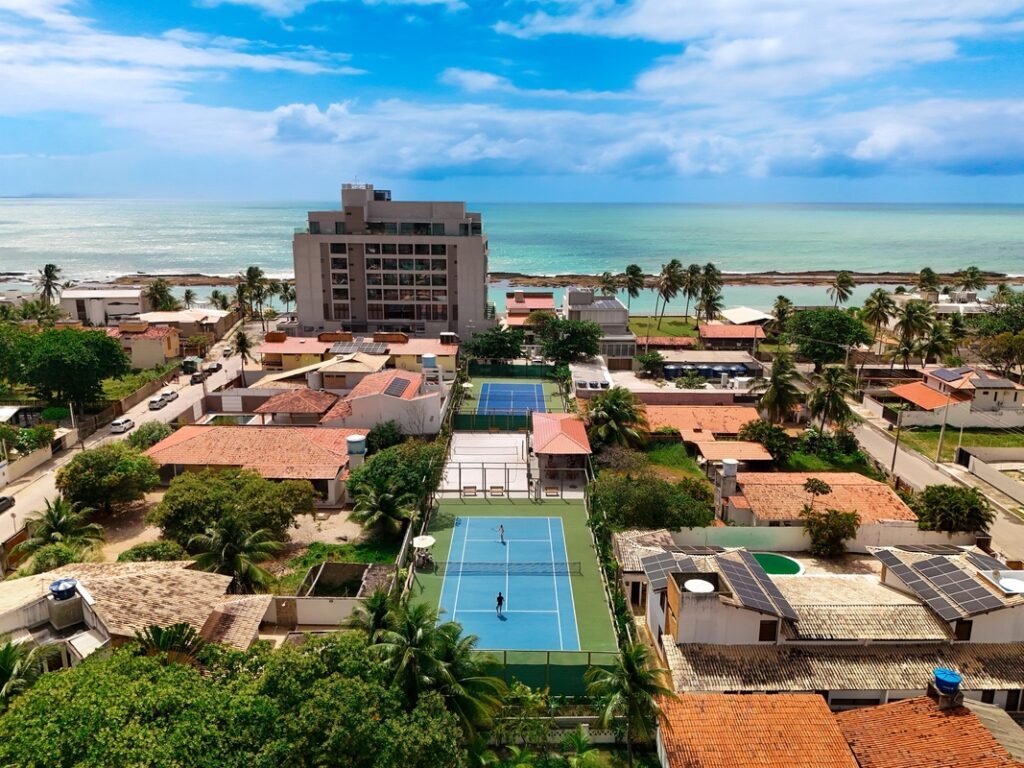 Ritz inaugura clube de tênis em Barra de São Miguel