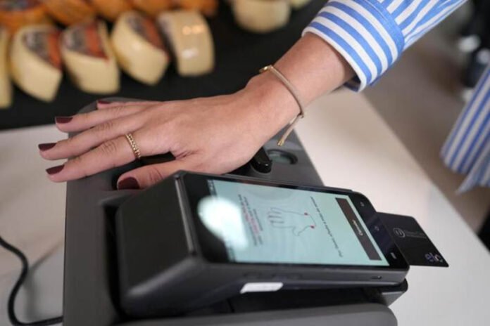Tecban e Elo lançam pagamento por biometria da palma da mão Tecban e Elo lançam pagamento por biometria da palma da mão