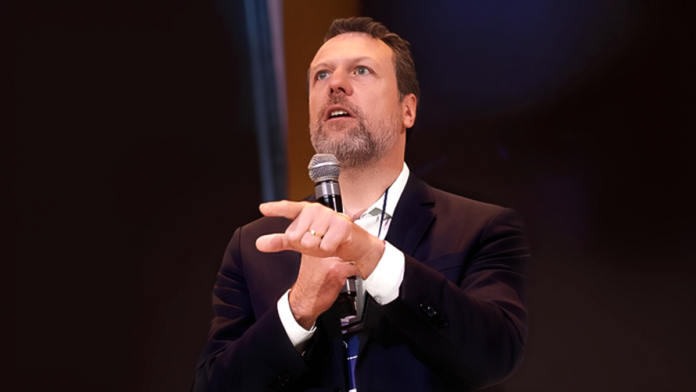 Estudo do ISG menciona Falconi pelo uso de IA em gestão Estudo do ISG menciona Falconi pelo uso de IA em gestão