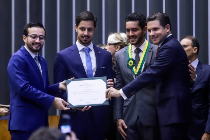 João Brasio é reconhecido com medalha do Mérito Legislativo João Brasio é reconhecido com medalha do Mérito Legislativo