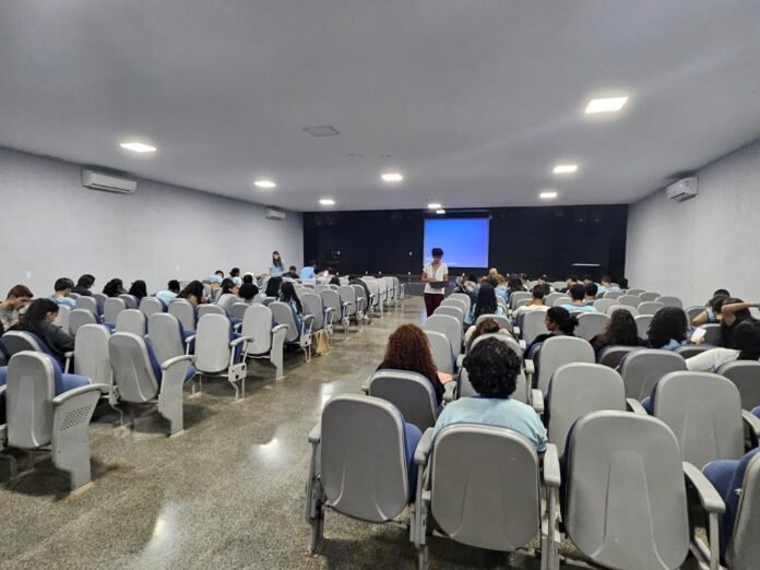 Pesquisa mapeia saúde socioemocional dos estudantes da rede pública no DF Pesquisa mapeia saúde socioemocional dos estudantes da rede pública no DF