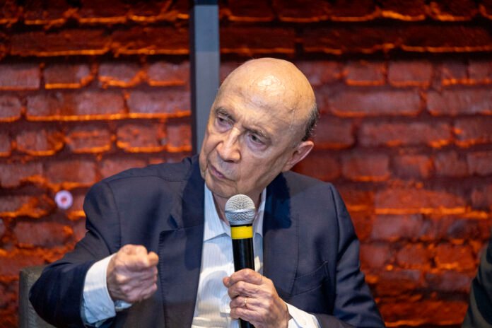 Pagos debate regulação e economia com ex-ministro Pagos debate regulação e economia com ex-ministro