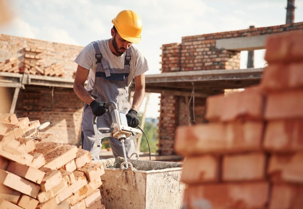 Reforma Casa Brasil e 13º salário elevam a expectativa no varejo de construção