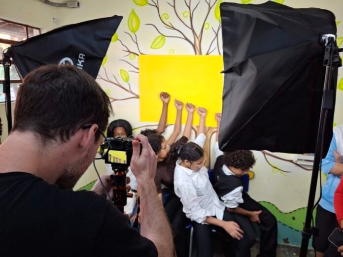 Projeto distribui 800 livros ‘Arte da Imagem’ a escolas e bibliotecas públicas Projeto distribui 800 livros ‘Arte da Imagem’ a escolas e bibliotecas públicas