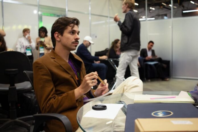 EuTalks lança nova plataforma de aprendizado executivo EuTalks lança nova plataforma de aprendizado executivo